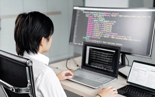 宣威 api php源码,下载的php源码怎么运行呢？